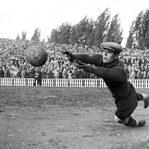 Immagine in bianco e nero di un portiere